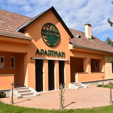 Szazesztendos Reveszhaz Apartman Szigetmonostor ภายนอก รูปภาพ