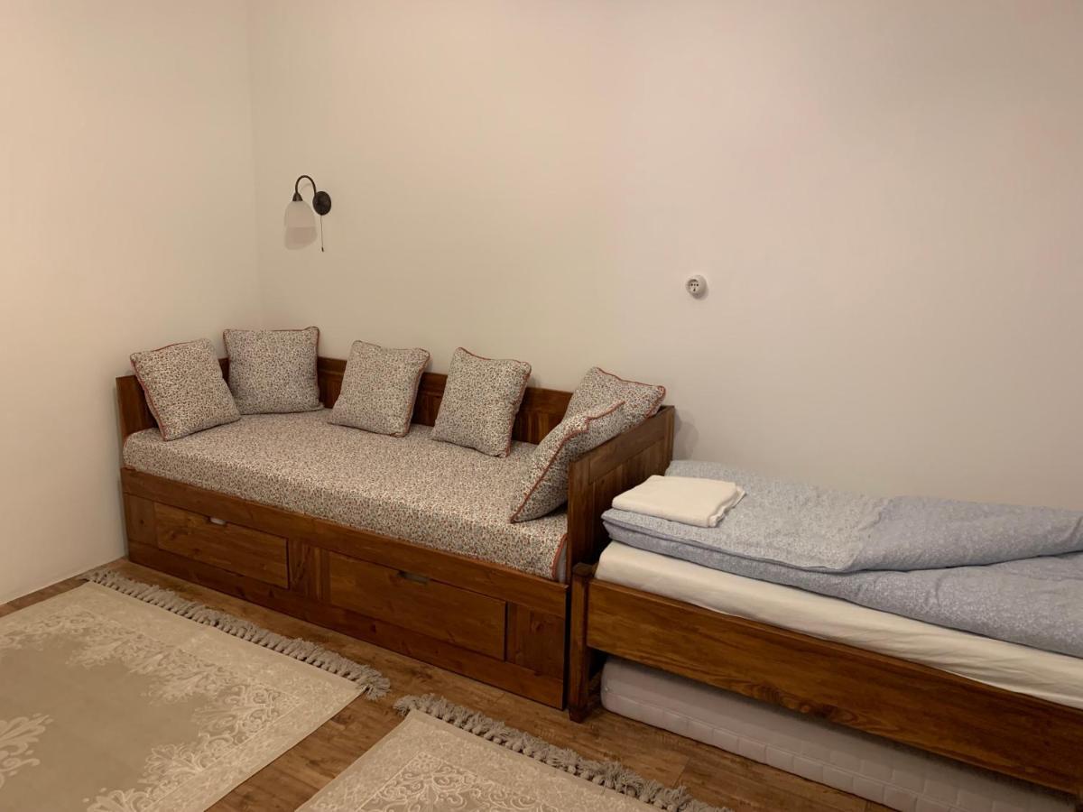 Szazesztendos Reveszhaz Apartman Szigetmonostor ภายนอก รูปภาพ